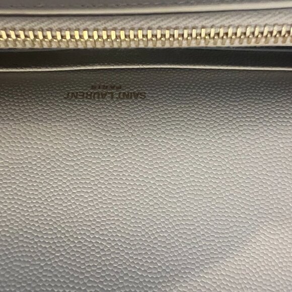 Yves Saint Laurent Cream Crossbody Bag with Gold Chain - Picture 4 of 9